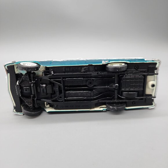 1:24 1955 Ford Fairlane Crown Victoria Diecast Model Car Cream Green - Picture 4 of 11